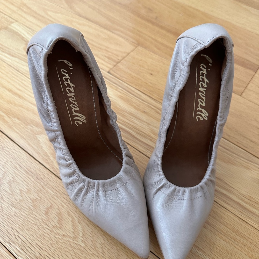 L'INTERVALLE Cream Heels with Ruched Design